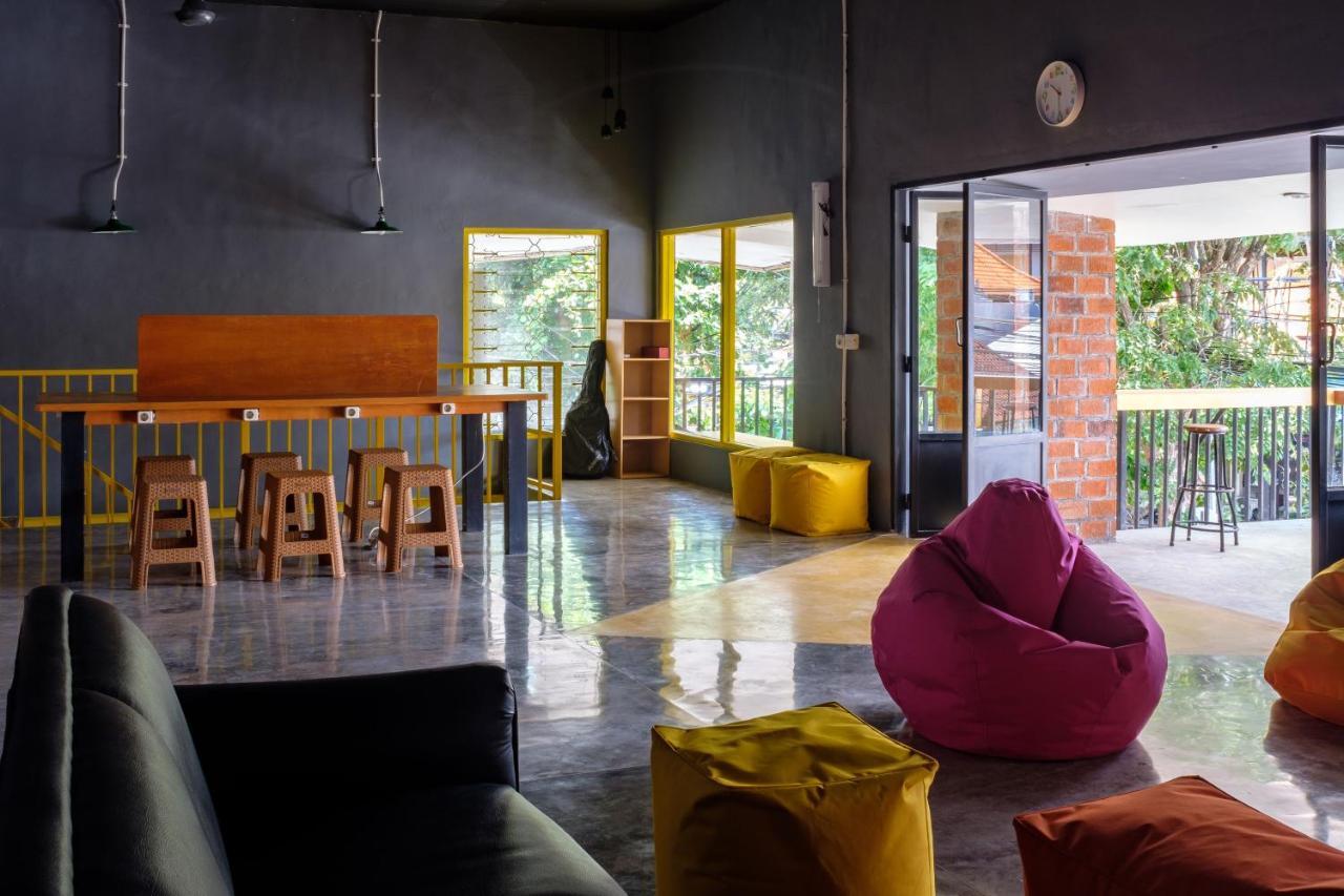 Kumpul Hostel Kuta Legian Exterior foto